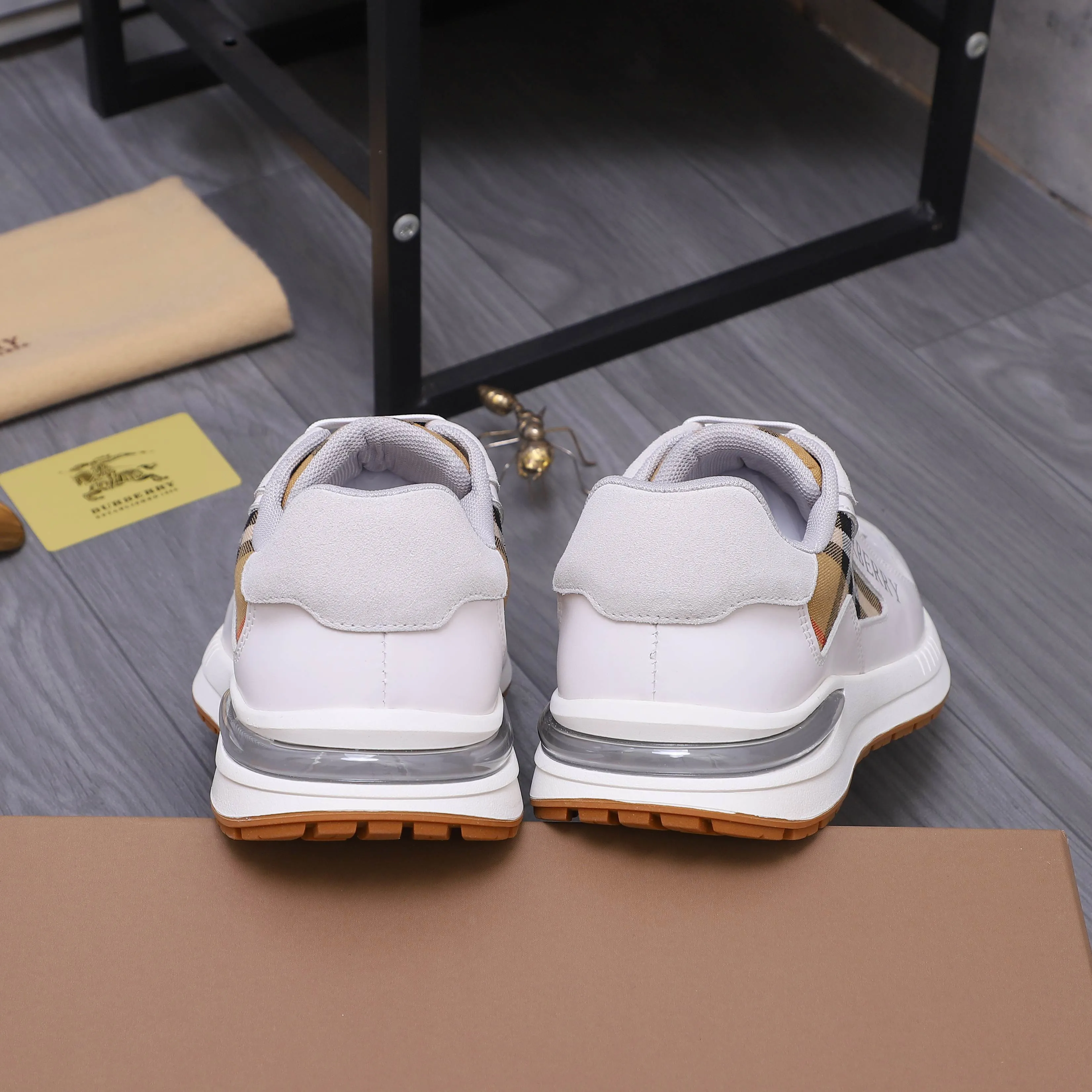 Men's shoes 💰442 Product trademark: Burberry "Burberry" casual shoes Regular size: 38-44 Product material: Selected cowhide stitching upper Breathable mesh lining Rubber outsole